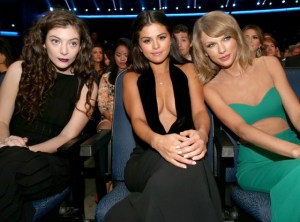 rs_560x415-141123201202-1024_lorde-selena-taylor-american-music-awards-2014