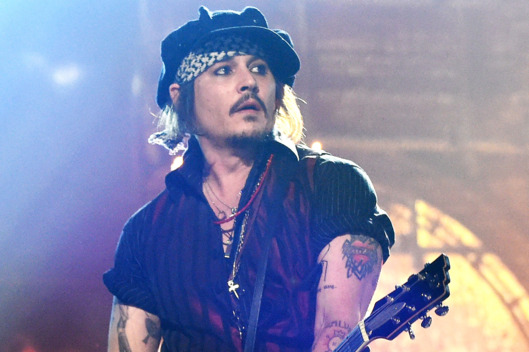 17-johnny-depp-grammys.w529.h352
